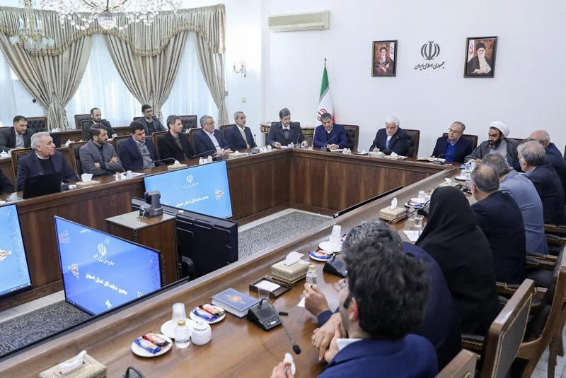 اشاره معاون اول رئیسجمهور به تلاش فولاد مبارکه برای راهاندازی فاز دوم نیروگاه سیکل ترکیبی و نیروگاه خورشیدی در راستای تامین برق مورد نیاز خود و کشور